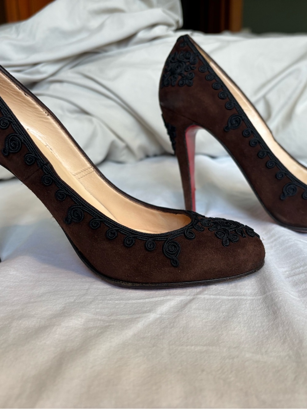 Christian louboutin Brown Suede High Heel Pumps with Black Embroidered Appliqué - Picture 4 of 8